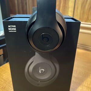 Beats Black Wireless Headphones